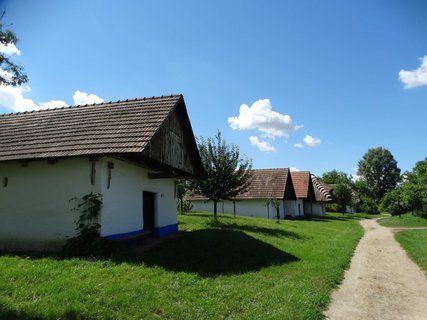 FOTKA - Strnice zve k vletu