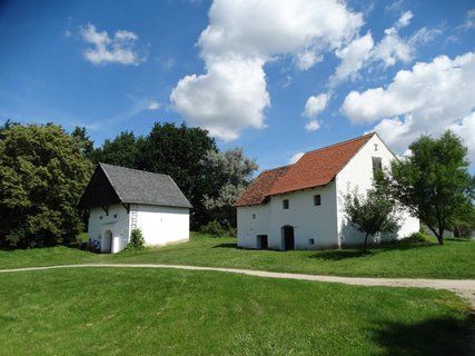 FOTKA - Strnice zve k vletu