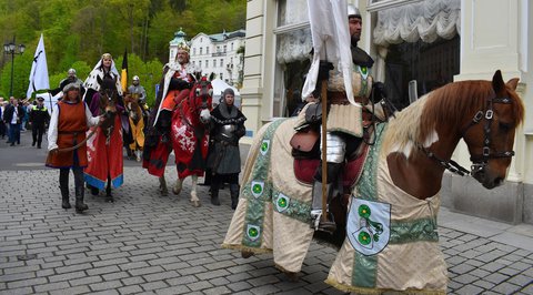 FOTKA - Zahjen 666. lzesk sezony Karlovy Vary