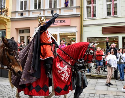 FOTKA - Zahjen 666. lzesk sezony Karlovy Vary