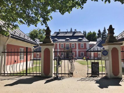 FOTKA - rsk vrchy maj svj Karltejn