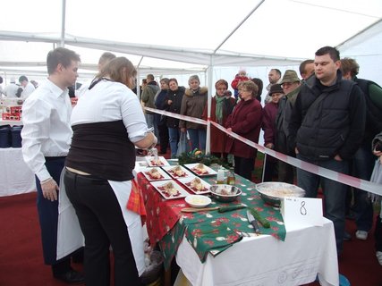 FOTKA - Souasnmu bramborovmu saltu chyb kepelky, raci a kavir