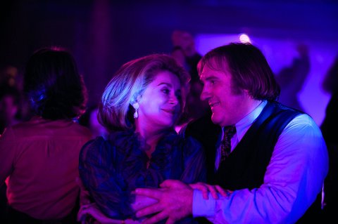 FOTKA - Profesionln manelka  nov film Franois Ozona s Catherine Deneuve a Grardem Depardieu