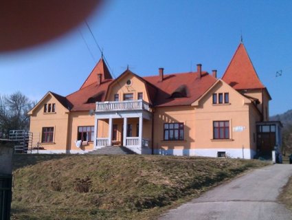 FOTKA - Vek Uherce - obec v chrnn oblasti Hornho Ponitria