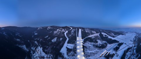 FOTKA - Zimn zitky pod hvzdami: vychutnejte si neotelou veern zbavu na Doln Morav