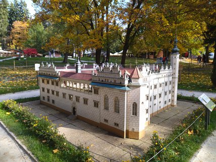 FOTKA - Prochzka podzimnm lesem s vhledy na Marinsk Lzn