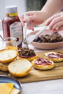 FOTKA - Prav gurmnsk burger si snadno pipravte sami doma