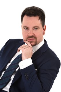 FOTKA - Premira jedinen ern komedie MEZISVT aneb ODPOVEJ VPOKOJI