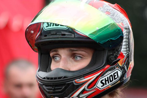 FOTKA - Vn benznu, nebezpen trat...Veronice Hankocyov uarovaly siln motorky