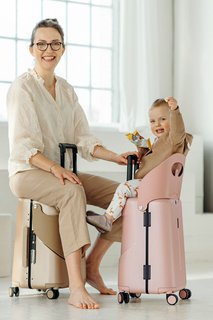 FOTKA - Mal cestovatel na velk palub! Co zabalit dtem do letadla?