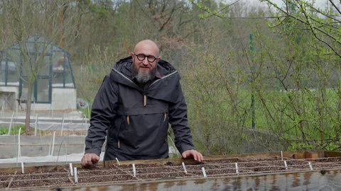 FOTKA - Zahradnk po ruce - 4. 5. 2025
