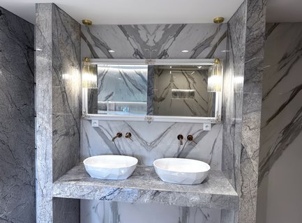 FOTKA - Mramorov efekt bez kompromis: Kdy prodn kmen ustoup keramice