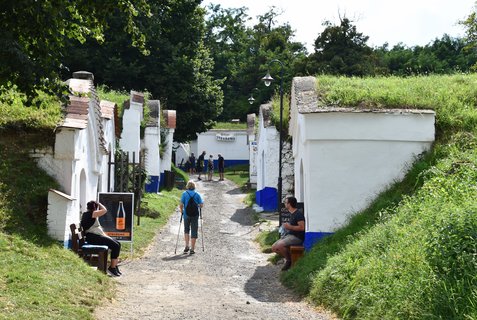 FOTKA - Putovn po jin Morav  Strnice
