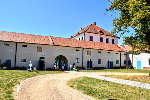 FOTKA - Putovn po jin Morav  Rymice (tvrz)