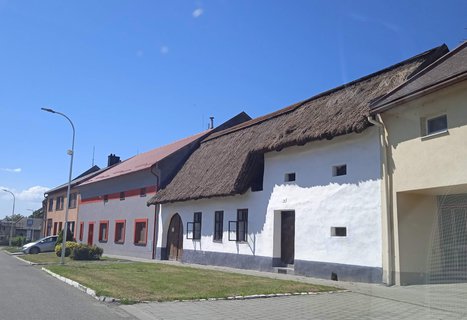 FOTKA - Putovn po jin Morav  Rymice (tvrz)
