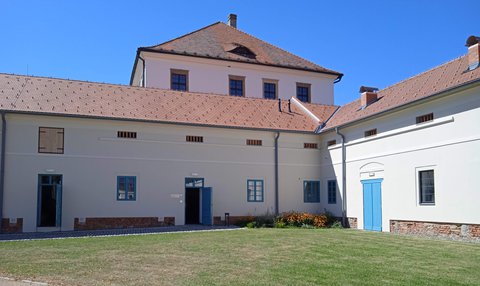 FOTKA - Putovn po jin Morav  Rymice (tvrz)
