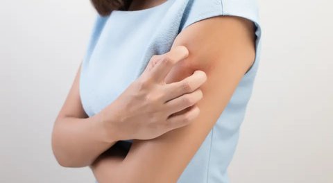 FOTKA - V Marinskch Lznch nov l dermatologick onemocnn celotlovou fototerapi