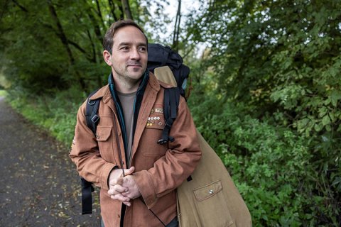 FOTKA - esk televize nat nov seril Kamard  pbh o zneuit dvry a hledn spravedlnosti