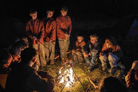 FOTKA - esk televize nat nov seril Kamard  pbh o zneuit dvry a hledn spravedlnosti