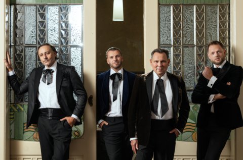 FOTKA - 4 Tenoi pekvapuj vnonm albem!