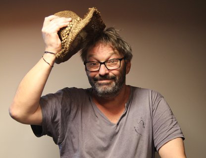 FOTKA - Hudebnk Daniel Kohout vydal po ticeti letech nov album. Poktila ho dcera Berenika.