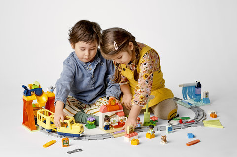 FOTKA - Vnoce na kolejch: Stavebnice LEGO DUPLO zabav nejmen pasary na cest za pbuznmi