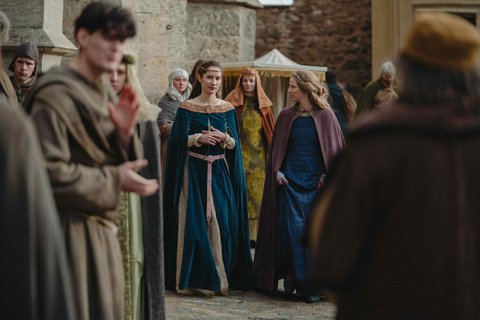 FOTKA - Nov� minis�rie Ane�ka: princezna i abaty�e