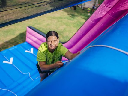 FOTKA - Z�itek pod strome�ek: kdy� v�no�n� d�rek nen� v�c, ale spole�n� pro�it� okam�ik