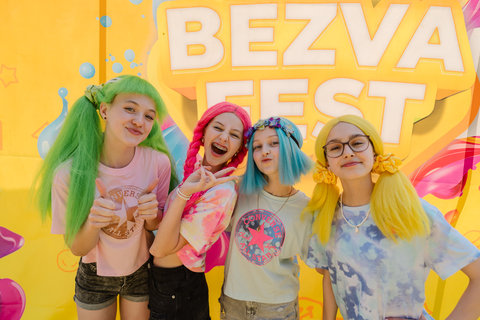 FOTKA - Z�itek pod strome�ek: kdy� v�no�n� d�rek nen� v�c, ale spole�n� pro�it� okam�ik