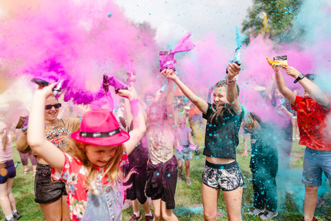 FOTKA - Z�itek pod strome�ek: kdy� v�no�n� d�rek nen� v�c, ale spole�n� pro�it� okam�ik