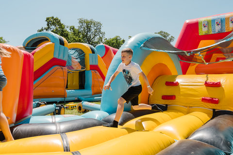 FOTKA - Z�itek pod strome�ek: kdy� v�no�n� d�rek nen� v�c, ale spole�n� pro�it� okam�ik