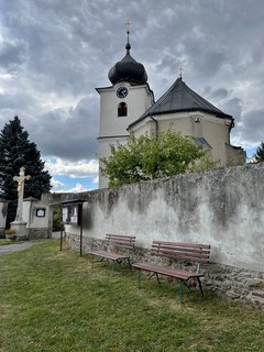 FOTKA - Kam za �t�st�m? T�eba do kostnice!