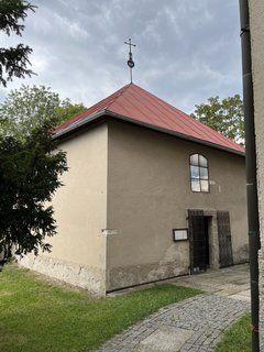 FOTKA - Kam za �t�st�m? T�eba do kostnice!