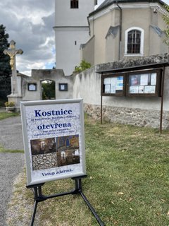 FOTKA - Kam za �t�st�m? T�eba do kostnice!