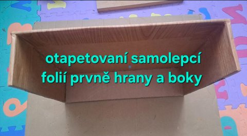 FOTKA - Vyrob si sama: Poli�ky do vitr�ny nebo sk���ky z karton� bez vrt�n�