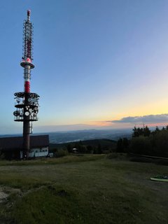 FOTKA - Hur� na Pustevny, opil� mot�l a smyk v c�li...