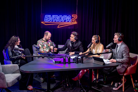 FOTKA - Nejlep�� interpreti roku 2025 podle Evropy 2 jsou zn�m�