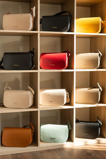 FOTKA - Kvalitn� kabelka je jako rodinn� �perk, kter� se d�d� z generace na generaci�