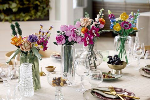 FOTKA - �e�i slav� Valent�na po sv�m � spole�n� se stavebnicemi LEGO