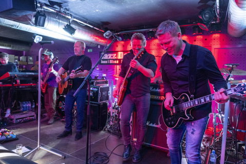 FOTKA - Vicemiss 2003 Mark�ta Divi�ov� slavila 20 let s�man�elem Tom�em Fuxou ve velk�m stylu