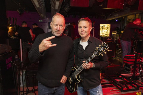 FOTKA - Vicemiss 2003 Mark�ta Divi�ov� slavila 20 let s�man�elem Tom�em Fuxou ve velk�m stylu