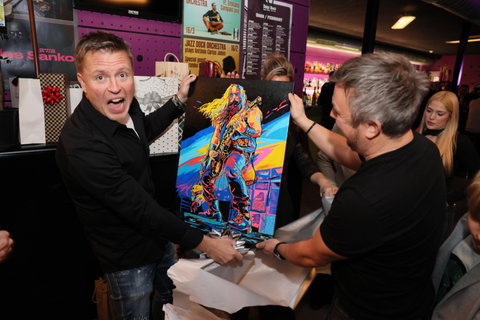 FOTKA - Vicemiss 2003 Mark�ta Divi�ov� slavila 20 let s�man�elem Tom�em Fuxou ve velk�m stylu