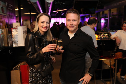 FOTKA - Vicemiss 2003 Mark�ta Divi�ov� slavila 20 let s�man�elem Tom�em Fuxou ve velk�m stylu