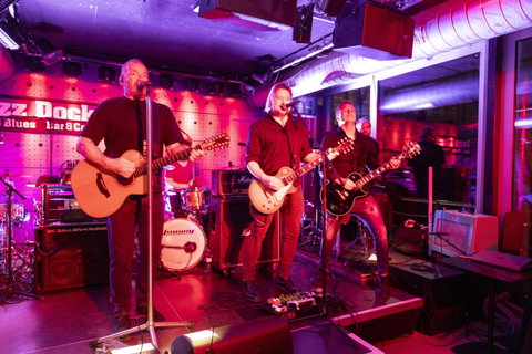 FOTKA - Vicemiss 2003 Mark�ta Divi�ov� slavila 20 let s�man�elem Tom�em Fuxou ve velk�m stylu