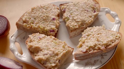 FOTKA - Co na�e babi�ky um�ly a na co my jsme zapomn�li - Holi�i a lazebn�ci