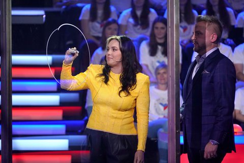 FOTKA - Za koho bude Farna platit?! Kdo m� r�d Ewu, m� r�d i �esko!