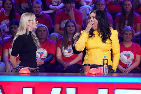 FOTKA - Za koho bude Farna platit?! Kdo m� r�d Ewu, m� r�d i �esko!