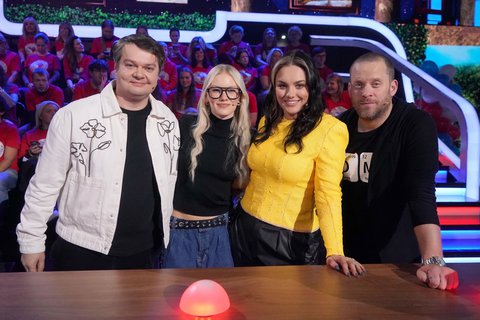 FOTKA - Za koho bude Farna platit?! Kdo m� r�d Ewu, m� r�d i �esko!