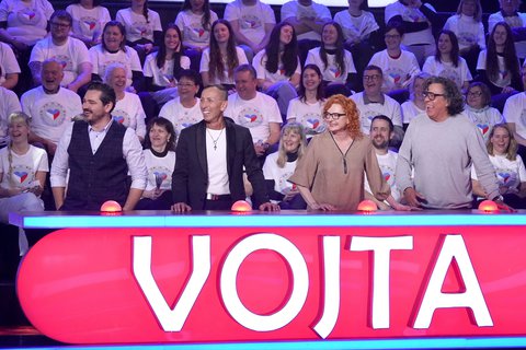 FOTKA - Ge�a a UNO v M�me r�di �esko: Tancovali, zat�mco jin� kupovali �in��ky