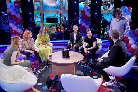 FOTKA - Ge�a a UNO v M�me r�di �esko: Tancovali, zat�mco jin� kupovali �in��ky